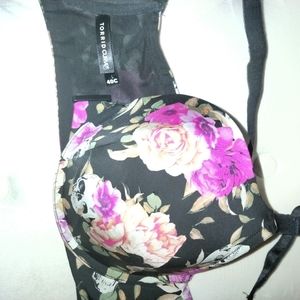 Torrid bra 40C black w/colorful roses&skulls.